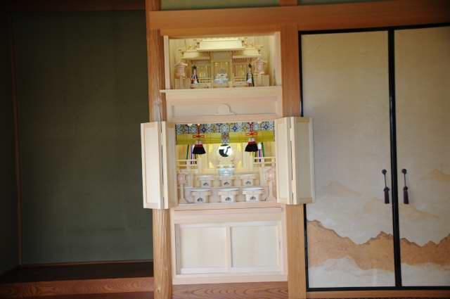 施工例２　神棚製作と御霊舎取付