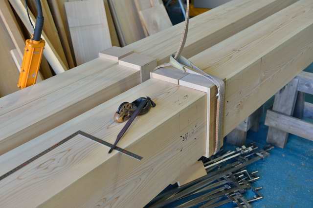 施工例15 冠木門の製作 本柱墨付け