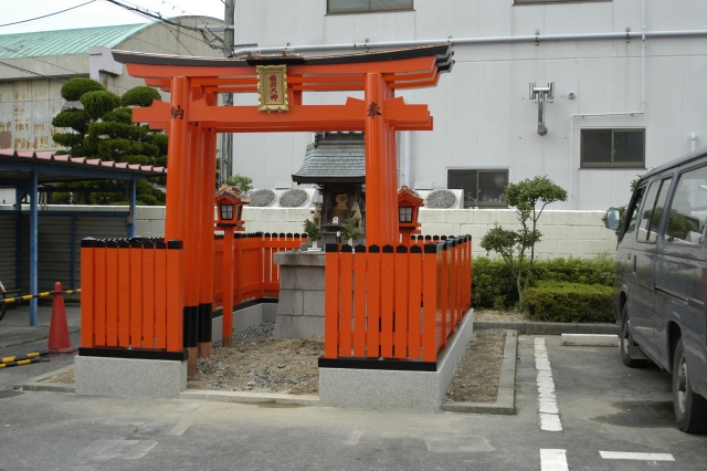 お稲荷さんの境内