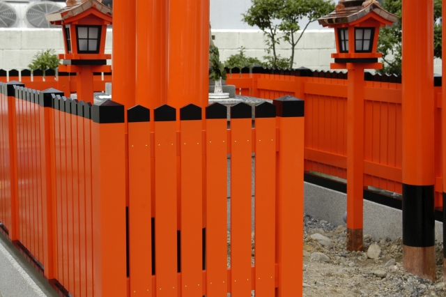 稲荷玉垣の組立 真鍮釘