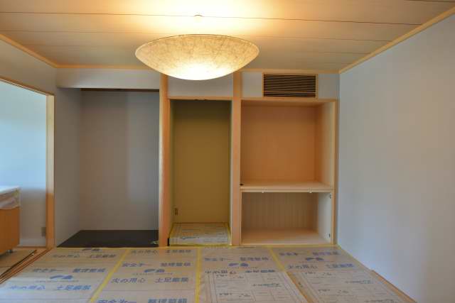 御霊舎施工例１３　神床のはめ込み