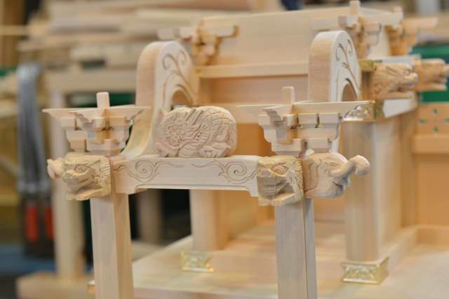 稲荷宮7寸　向拝柱と虹梁、獅子、バク彫刻