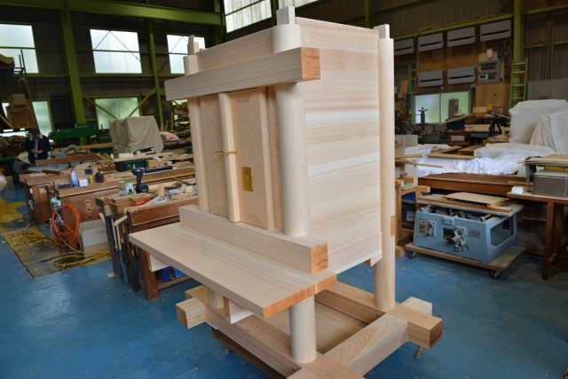 弁天宮の御扉取付