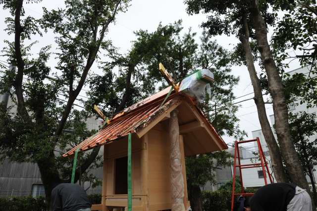 大口神社御本殿　棟持柱取付