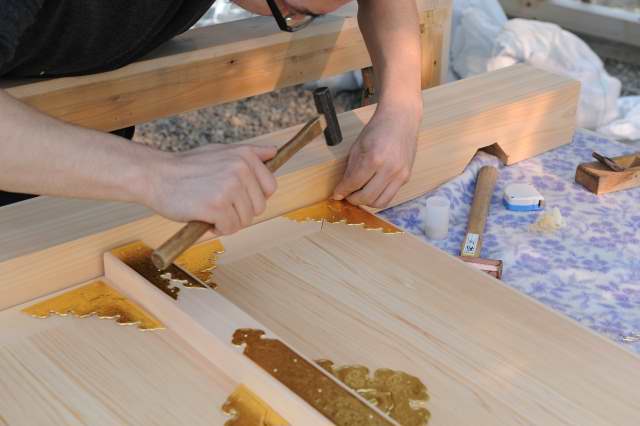 大口神社御本殿　御扉金具取付