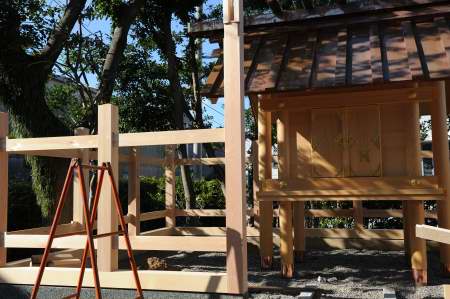 大口神社御門および玉垣の据付 |神棚の西口神具店