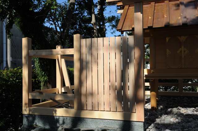 玉垣の垣板貼り