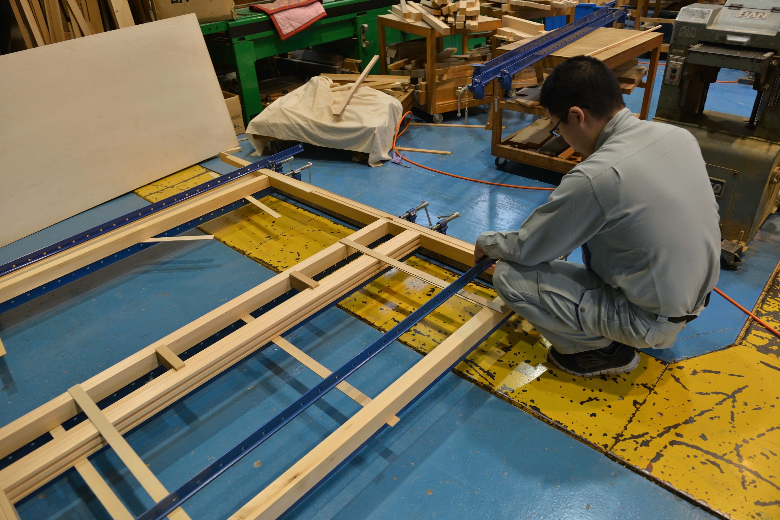 御霊舎の正面枠組み