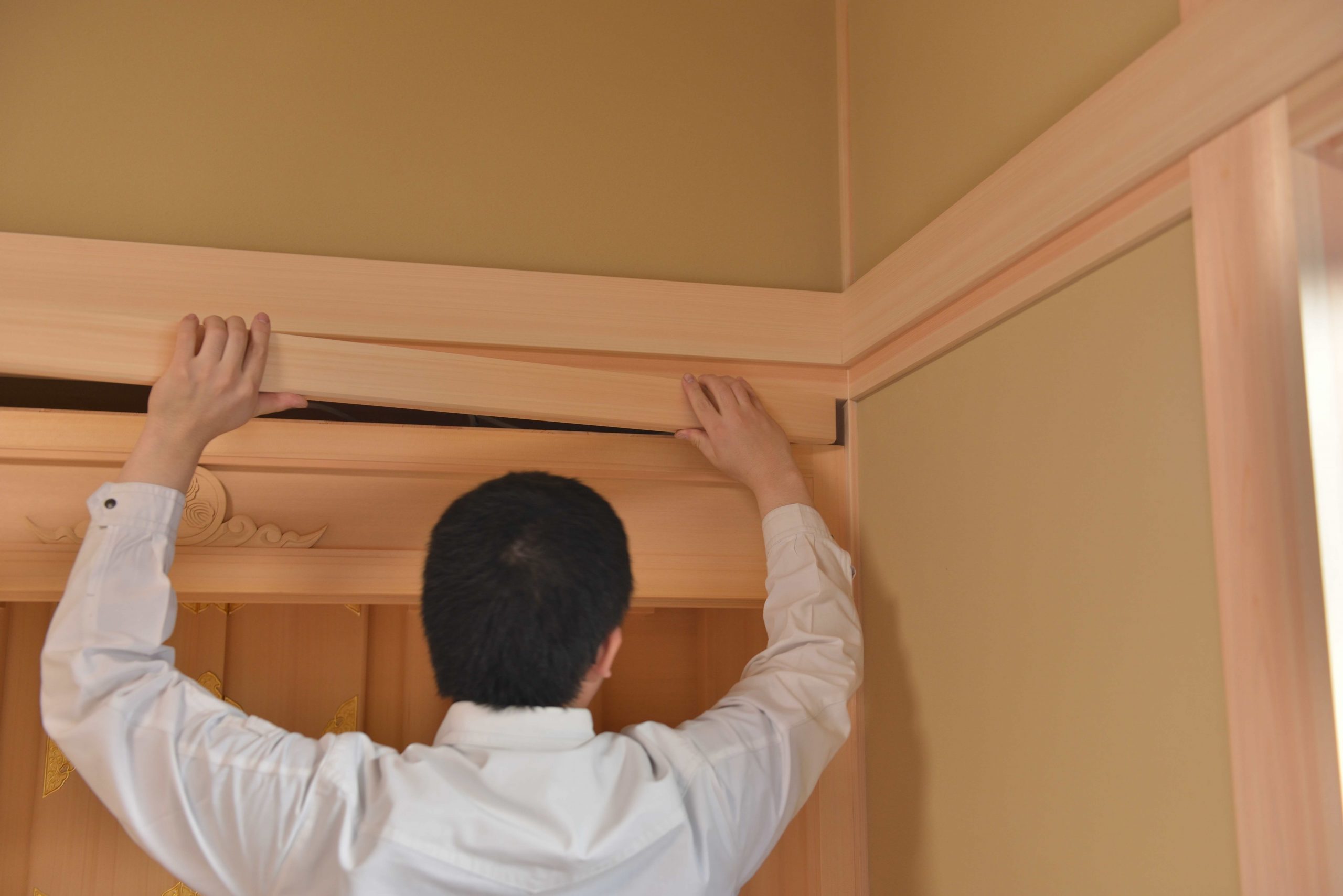 御霊舎のちりよけ取付