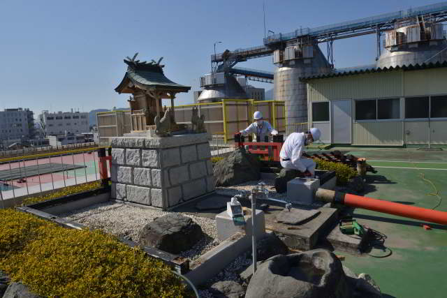 稲荷鳥居と稲荷玉垣の解体