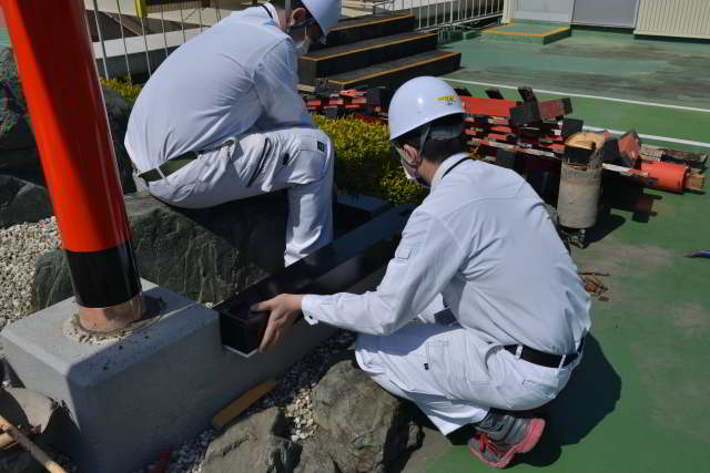 稲荷玉垣の土台取付