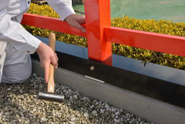 稲荷玉垣の柱のコミセン