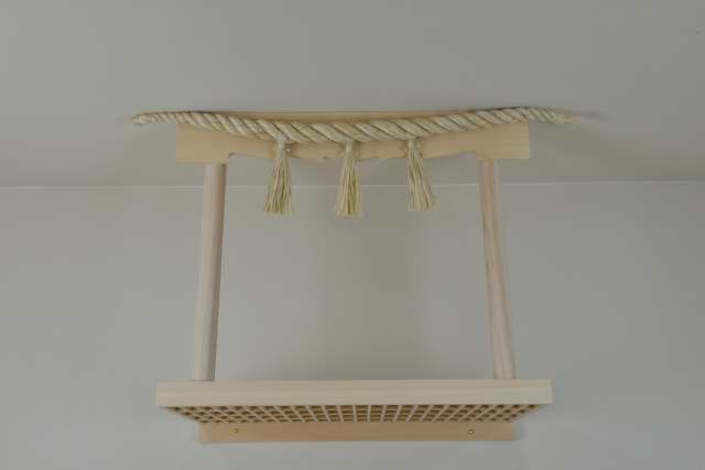 雲板付格子棚板　正面