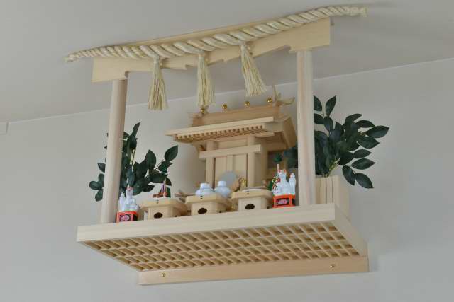 雲板付格子棚板とお稲荷さん6寸