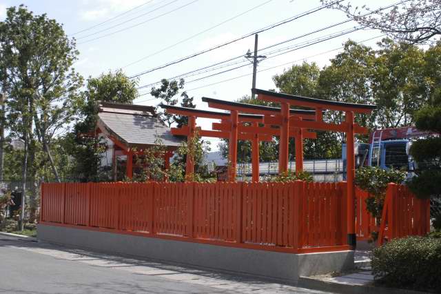 お稲荷さん全景