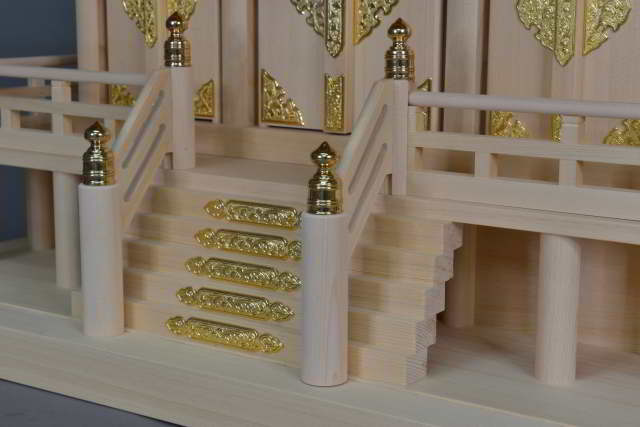 茅葺屋根通三社宮(小)の階段