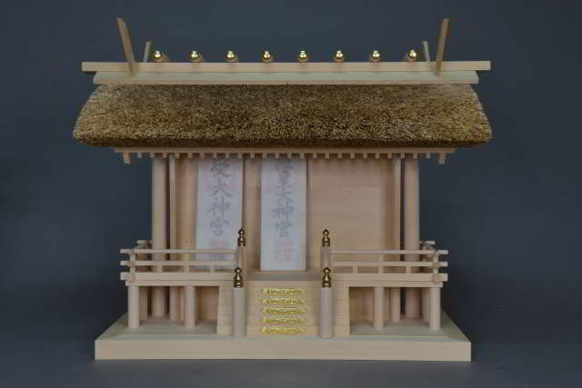 茅葺屋根通三社宮(小)に角祓大麻