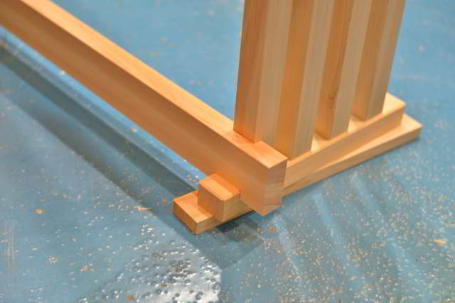 八足の振れ止め