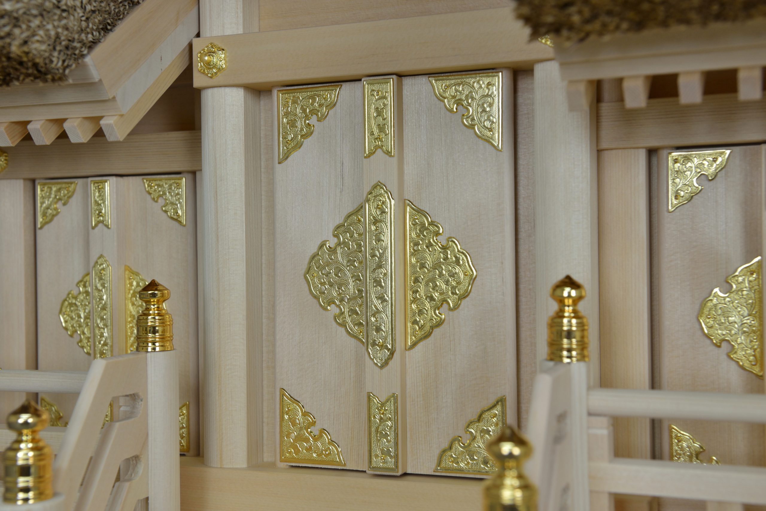 茅葺屋根違三社宮（小）御扉金具