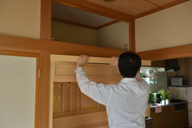 組込式御霊舎15 ちりよけの取付