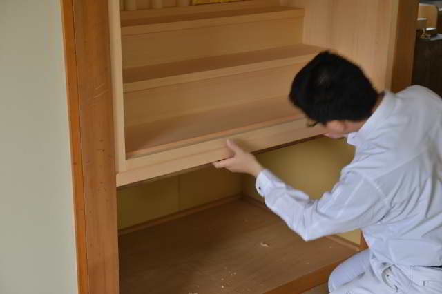 組込式御霊舎15 幅木の取付