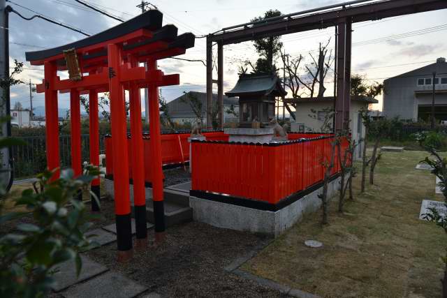 稲荷鳥居と稲荷玉垣完成
