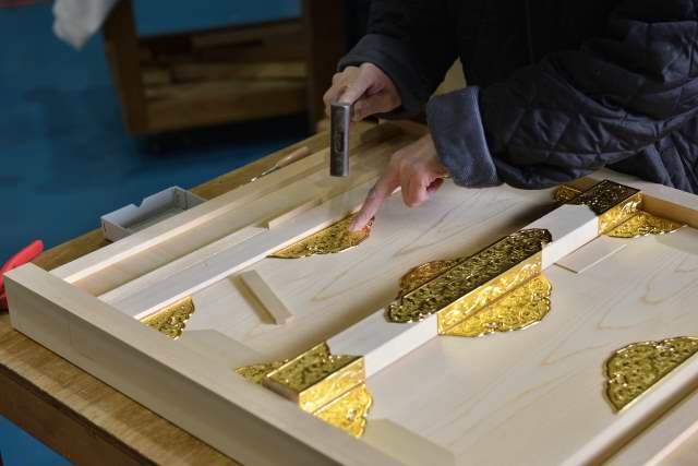 八百津神明神社　御扉金具取付