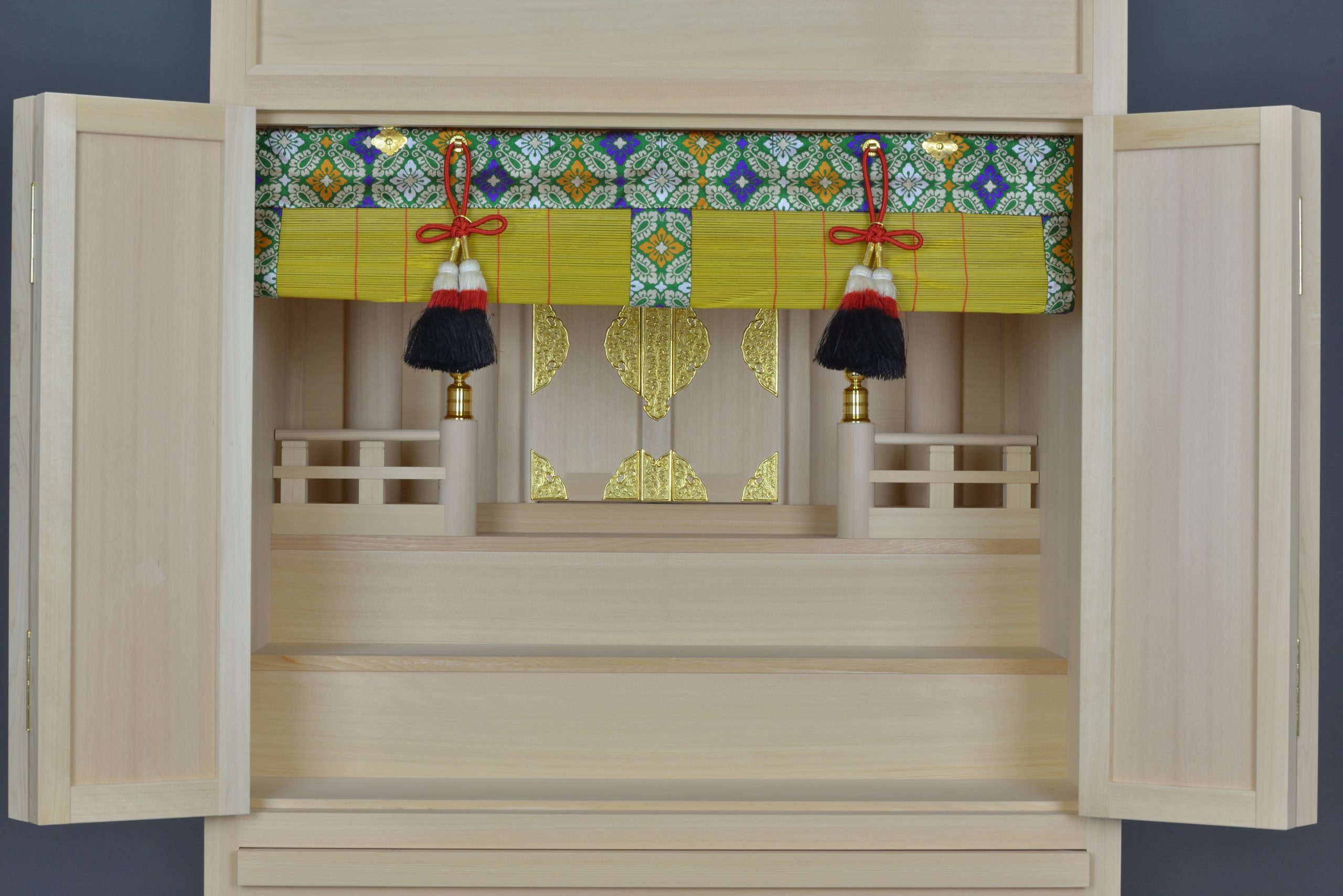 ６尺型御霊舎と御翠簾