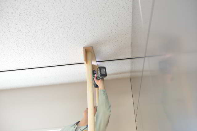 雲板付格子棚板のビス止め