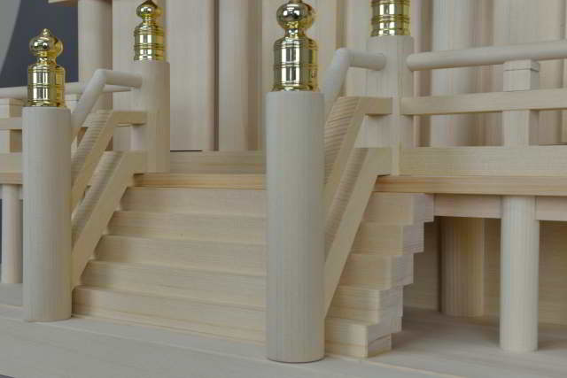 厚屋根通三社宮　金具なしの高欄のぼり