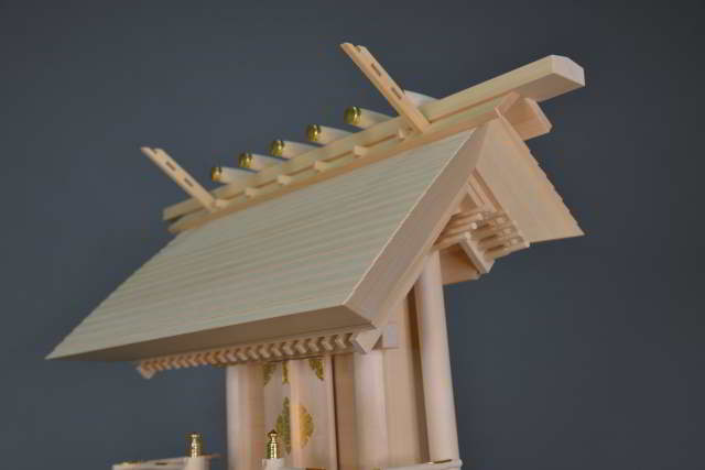 厚板屋根一社宮(中)金具付の屋根