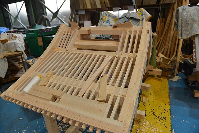 朱塗り祠宮の屋根下地