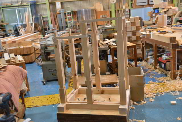 朱塗り祠宮の骨組み