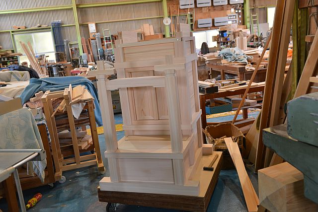 朱塗り祠宮の堂