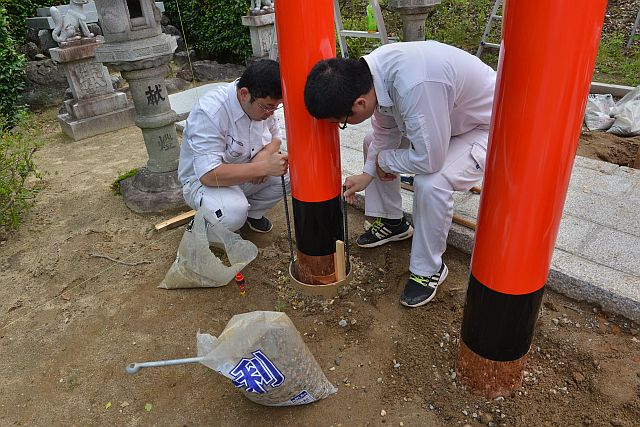 稲荷鳥居の足元固定