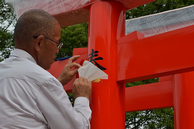 稲荷鳥居の文字貼り