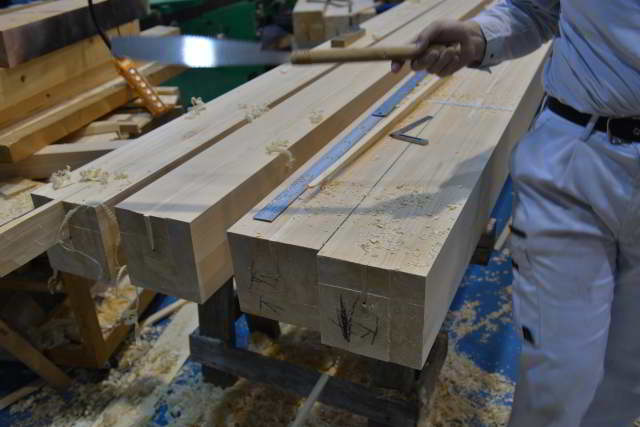 稲荷鳥居の背割り埋め木