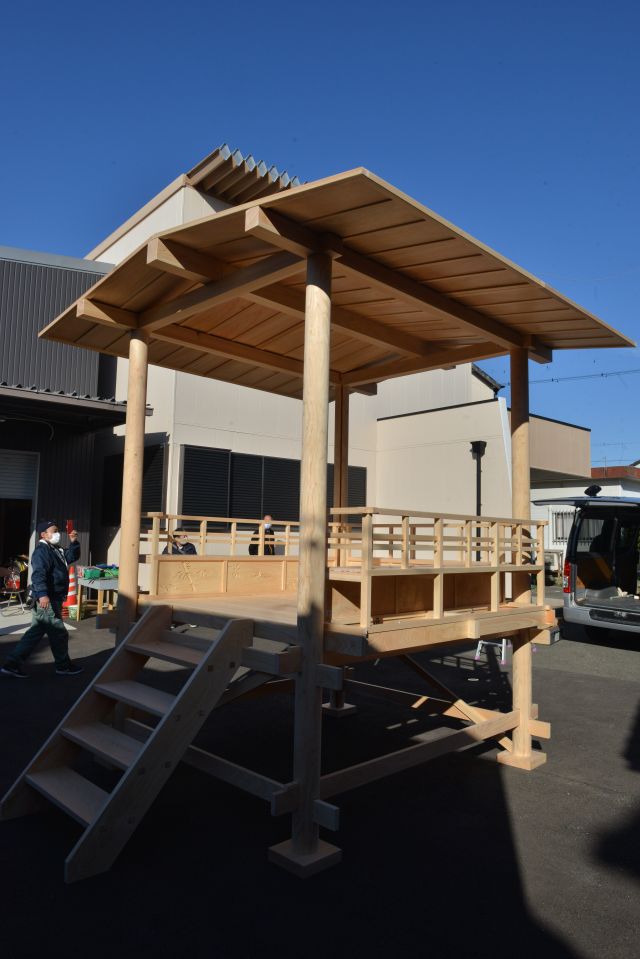 祭り屋台の登り口