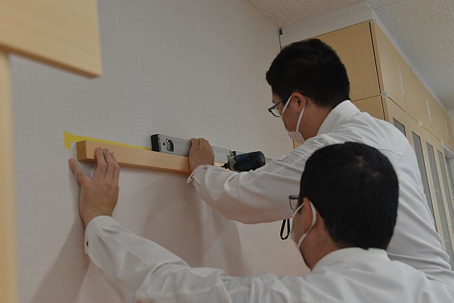 雲板付格子付棚板の受け桟取付