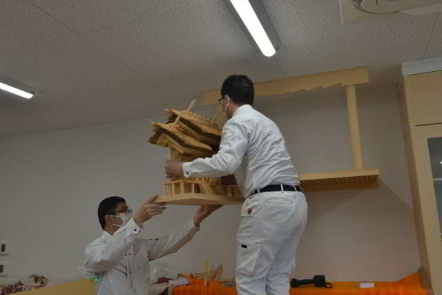 神棚施工例14 茅葺屋根違三社宮(小)