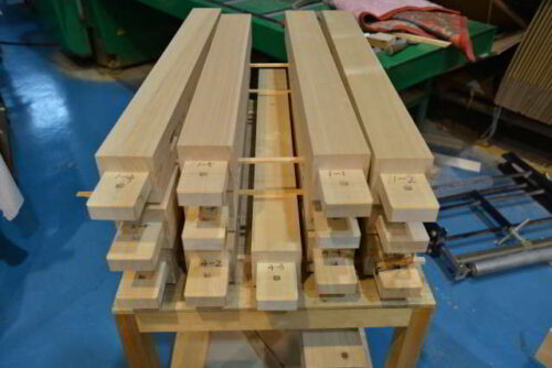 稲荷玉垣の柱製作